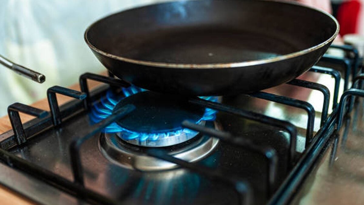 Homem queima mulher com panela quente após discussão, em Pires do Rio