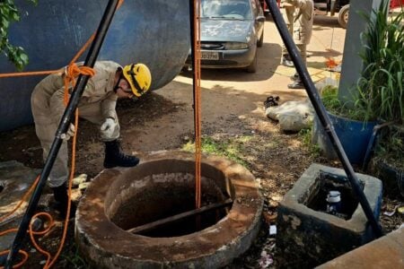 Equipes de resgate do Corpo de Bombeiros atuaram para salvar a vítima