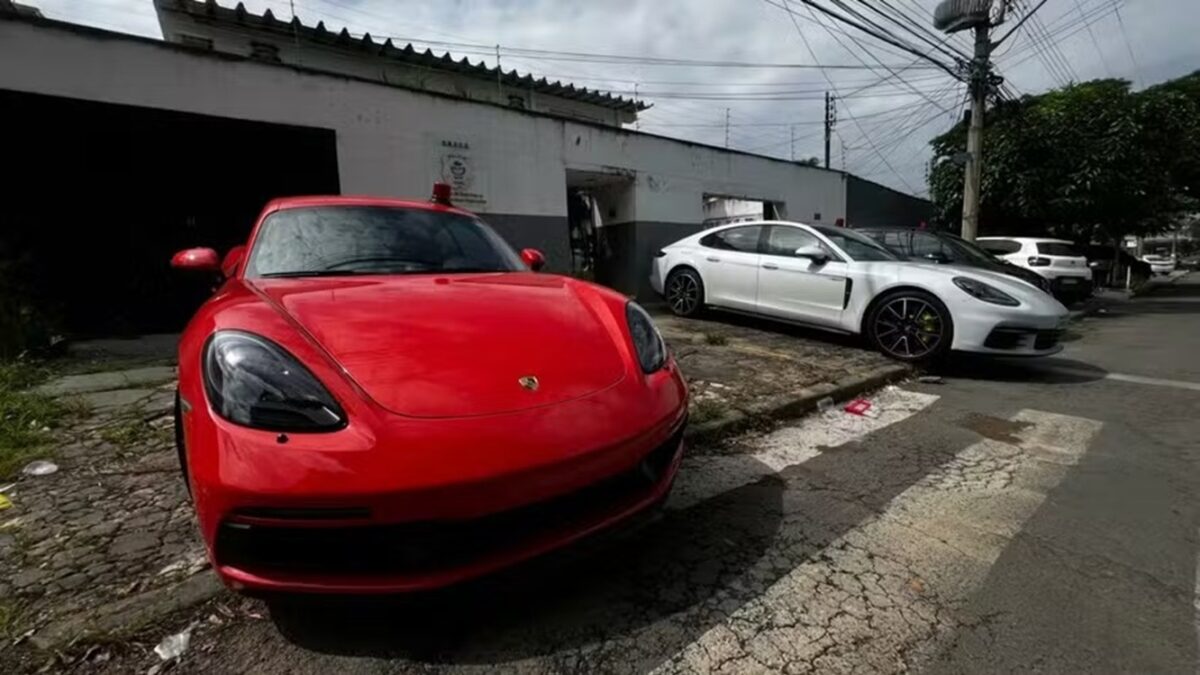 Polícia desarticula quadrilha e apreende carros de luxo em Goiás Foram cumpridos quatro mandados de prisão