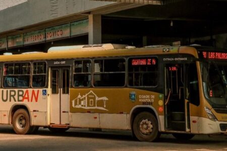 Moradores reagem após tarifa de ônibus aumentar em Anápolis Passagem agora custará R$ 5,25 no cartão e R$ 6 no dinheiro