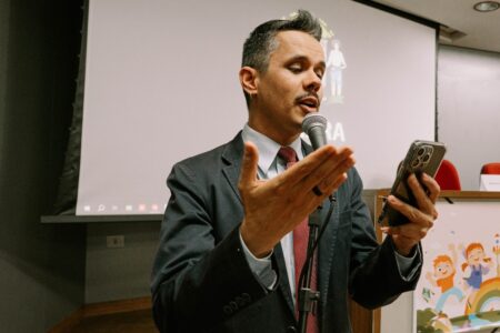 Vereador de Goiânia diz que projeto tenta culpar comunidade LGBTQIA+ por sexualização de jovens