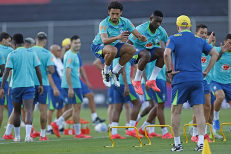 Seleção Brasileira treinando no estádio do Barradão em Salvador