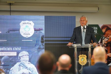 Governador Ronaldo Caiado apresenta dados sobre esclarecimento de homicídios (Foto: Divulgação)