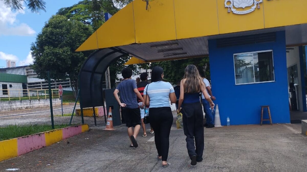 "Pior já passou, que era a redação", diz aluno em 2º dia do Enem em Goiânia