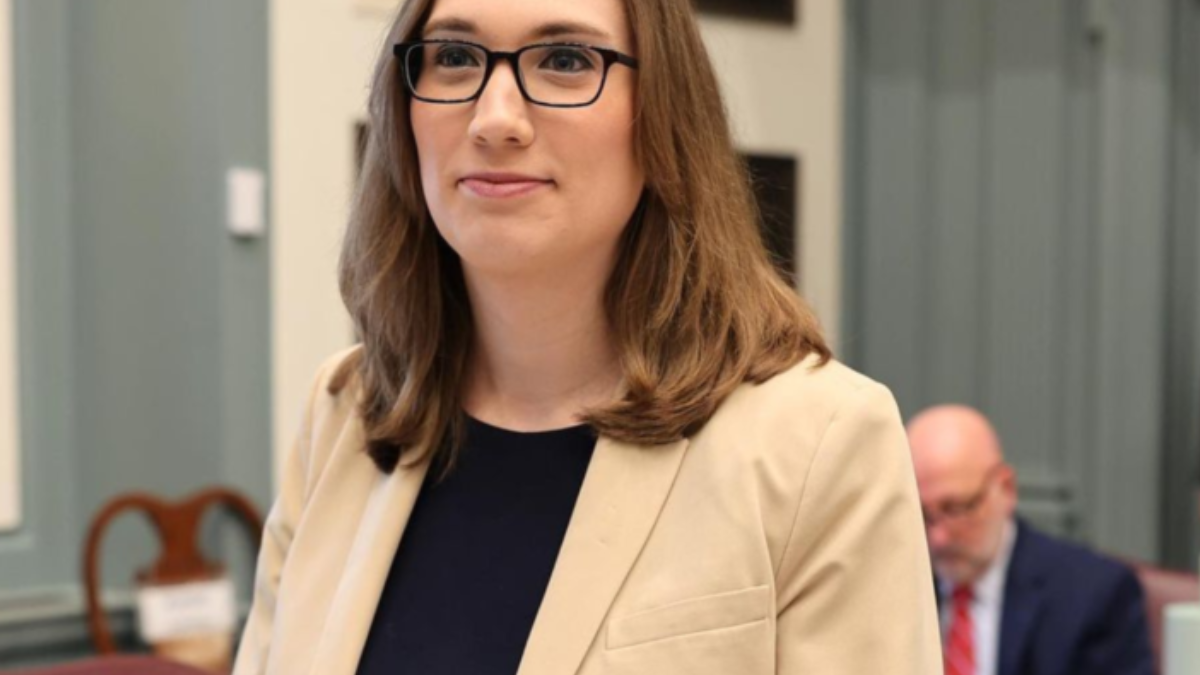 Deputada Sarah McBride: no centro da polêmica sobre banheiros (Foto: Divulgação)