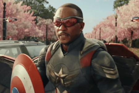 A Marvel revelou o trailer mais recente de "Capitão América: Admirável Mundo Novo" no primeiro evento de fãs da D23 Brasil no sábado. Anthony Mackie, que interpreta Sam Wilson/Capitão América, e Danny Ramirez, que interpreta Joaquin Torres/Falcão, estavam lá para cumprimentar os fãs antes do novo trailer ser exibido. Este é o quarto filme solo do personagem e o primeiro onde Mackie assume o uniforme do personagem.