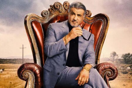 Sylvester Stallone está se aproximando de um acordo para retornar por pelo menos mais duas temporadas da série dramática do Paramount+, "Tulsa King", confirmou a Variety com fontes.