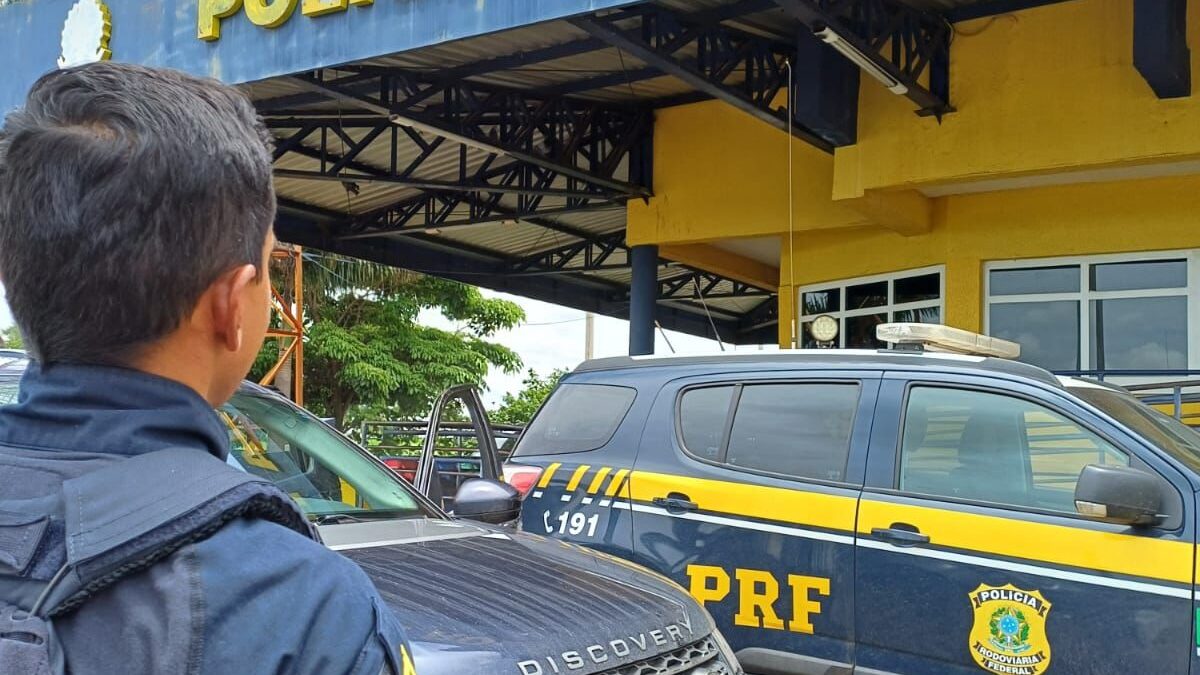 PRF recupera carro de luxo em Morrinhos que foi roubado há três meses em SP