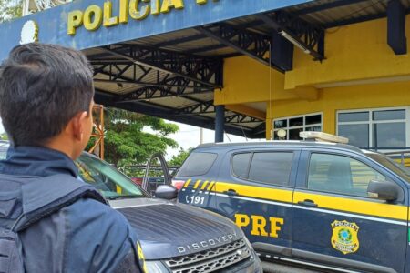 PRF recupera carro de luxo em Morrinhos que foi roubado há três meses em SP