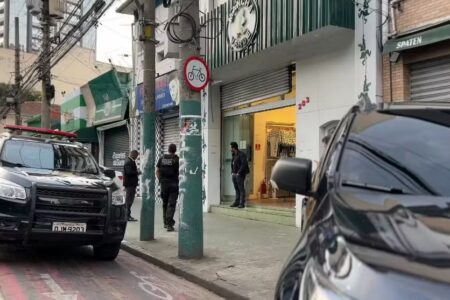 Policia invadindo a sede da Mancha Verde