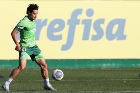Raphael Veiga durante treinamento no Palmeiras (Foto: Divulgação)