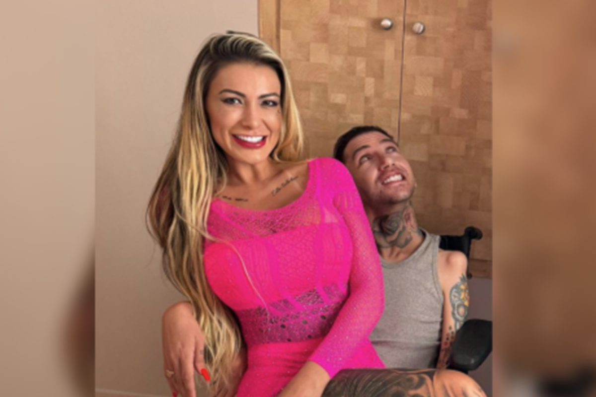 Andressa Urach com o cadeirante Gabriel Brito (Foto: Reprodução)