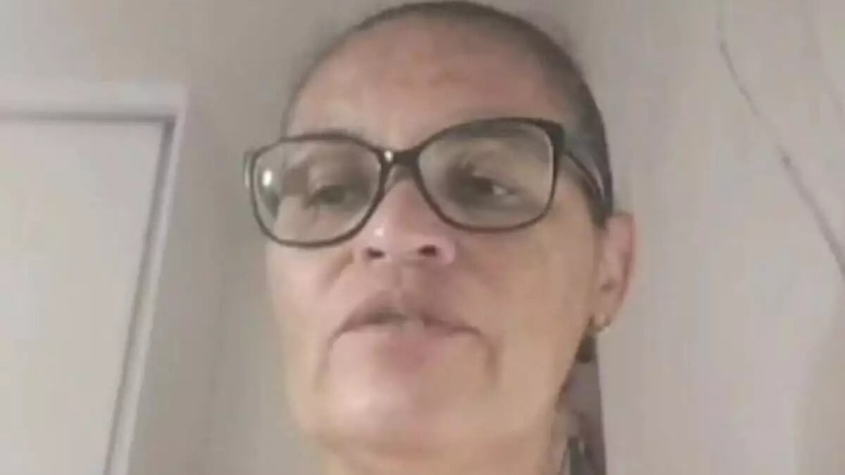 Professora é apedrejada por alunos na Bahia após aulas sobre cultura afro-brasileira Estudantes hostilizaram educadora com ofensas como bruxa