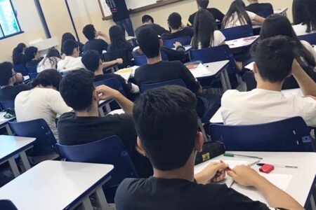 Ensino médio em Goiânia: Procon verifica maiores e menores mensalidades