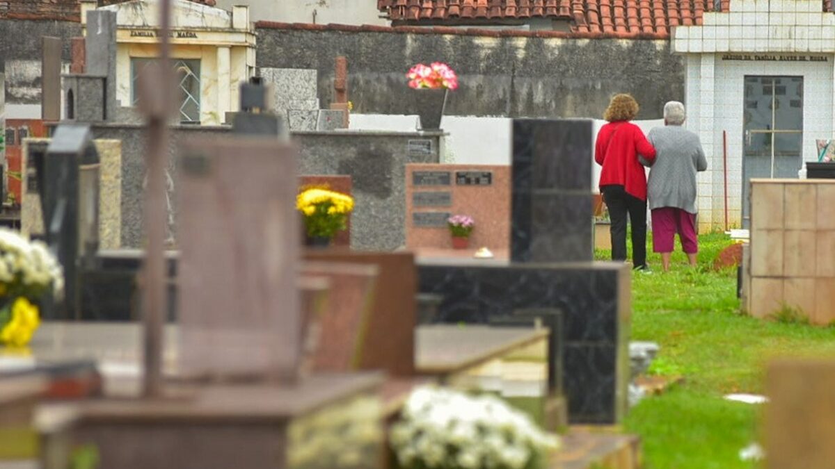 visita a cemitérios: pessoas buscam no passado elementos para ler o presente, explica antropólogo Existem razões científicas