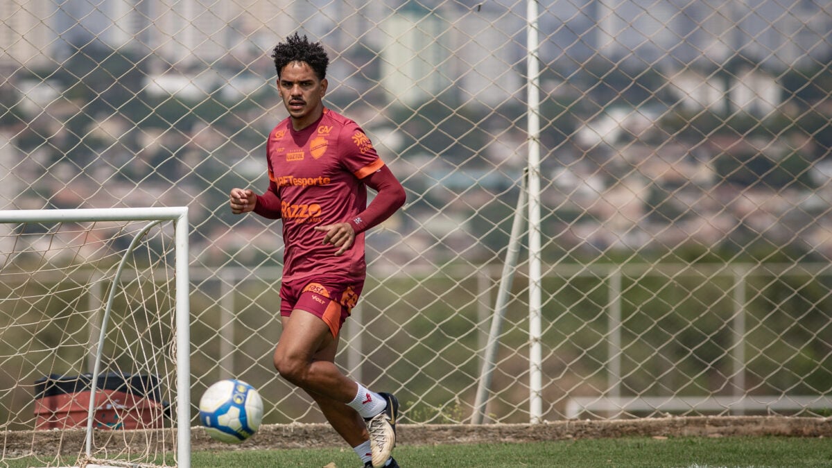 Lateral Fábio em treino pelo Vila Nova. Foto: Roberto Corrêa - Vila Nova