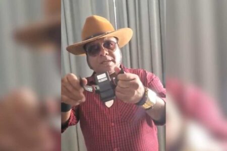 Moraes determina prisão de radialista que quebrou tornozeleira em vídeo Roque Saldanha diz no vídeo para o ministro enfiar tornozeleira no cu