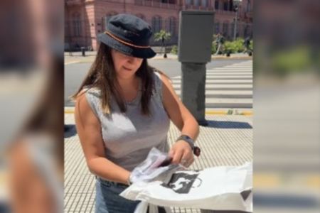 Atlético Mineiro distribui camisas em Buenos Aires (Foto: Reprodução)