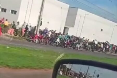 Fila no Centro de Especialidades de Aparecida de Goiânia gera reclamações entre pacientes