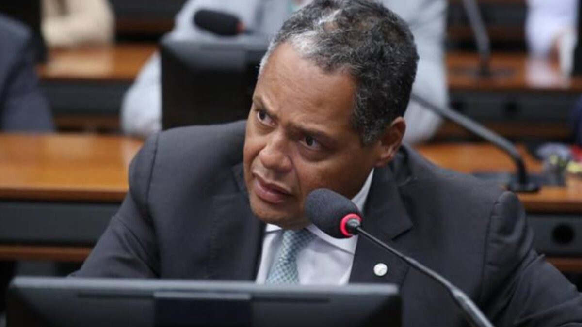 Brito desiste de candidatura à presidência da Câmara, e PSD anuncia apoio a Hugo Motta