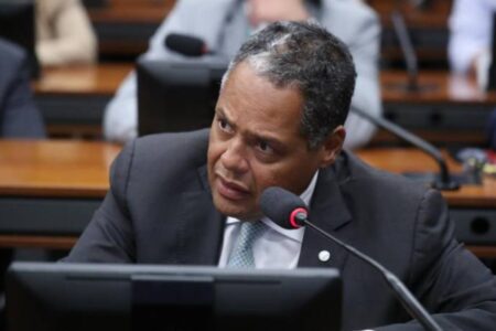 Brito desiste de candidatura à presidência da Câmara, e PSD anuncia apoio a Hugo Motta