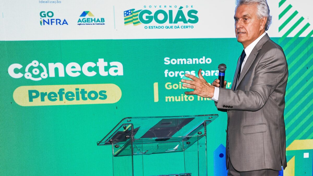 Caiado anuncia pacote de obras a prefeitos eleitos