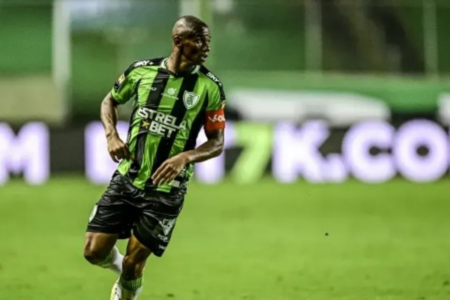 Juninho, ídolo do América mineiro: a caminho do Goiás (Foto: América)