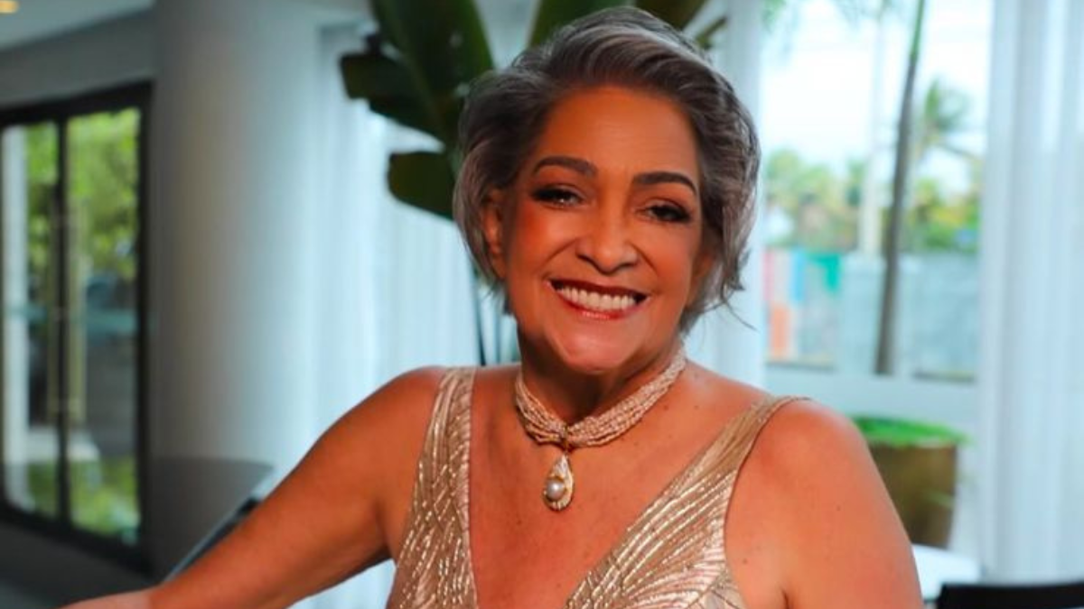 Influencer Fernanda Brito sorrindo