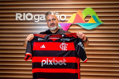 José Boto com camisa do Flamengo