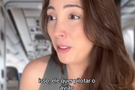 pilotar o avião Influencer viraliza com vídeo pedindo para criança sentar em cabine de comando Humorista Jéssica Diniz satirizou