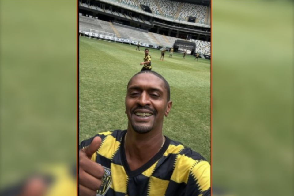 Direção da Galoucura bate uma bola na Arena MRV (Foto: Reprodução)