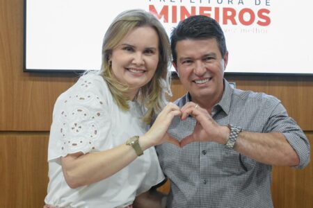 Primeira-dama de Mineiros e secretária de Saúde e Assistência Social, Ana Paula Rezende, pré-candidata à Assembleia Legislativa em 2026, ao lado do prefeito Aleomar Rezende