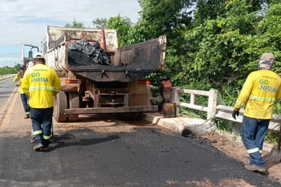 Goinfra contém erosão em ponte sobre o Rio Crixás, na GO-164