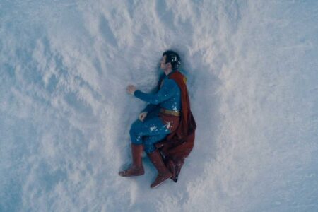 Trailer mostra Superman ensanguentado na neve (Foto: Reprodução)