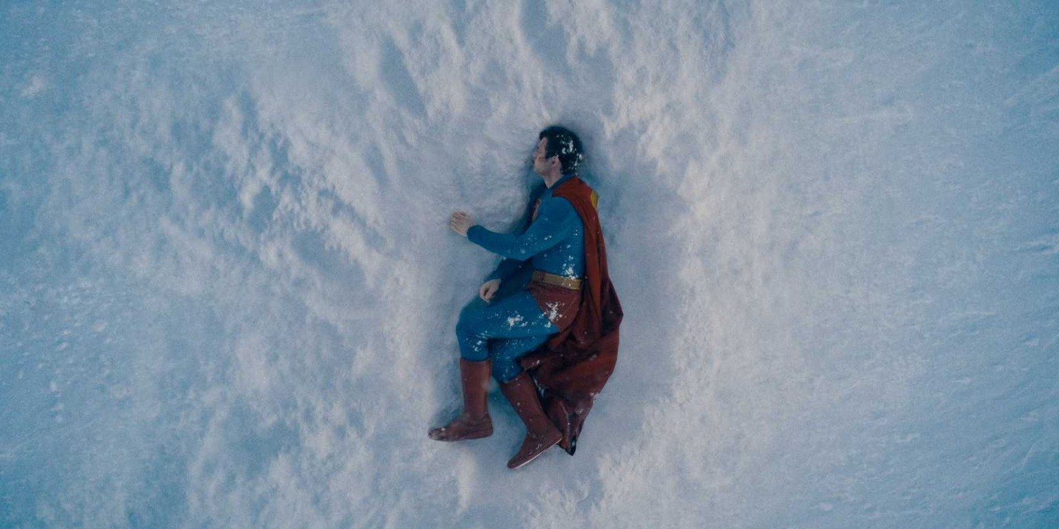 Trailer mostra Superman ensanguentado na neve (Foto: Reprodução)