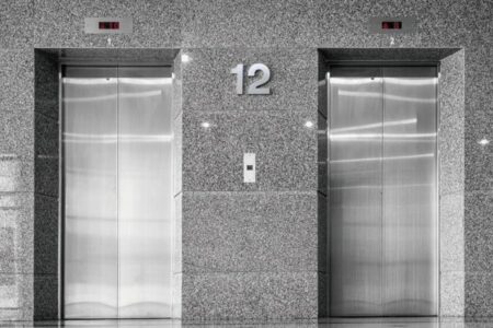 Lei que proíbe separação de elevadores sociais e de serviço entra em vigor no DF A legislação tem como objetivo coibir discriminações