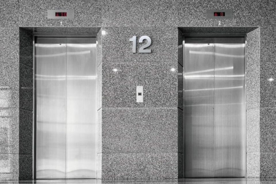 Lei que proíbe separação de elevadores sociais e de serviço entra em vigor no DF A legislação tem como objetivo coibir discriminações