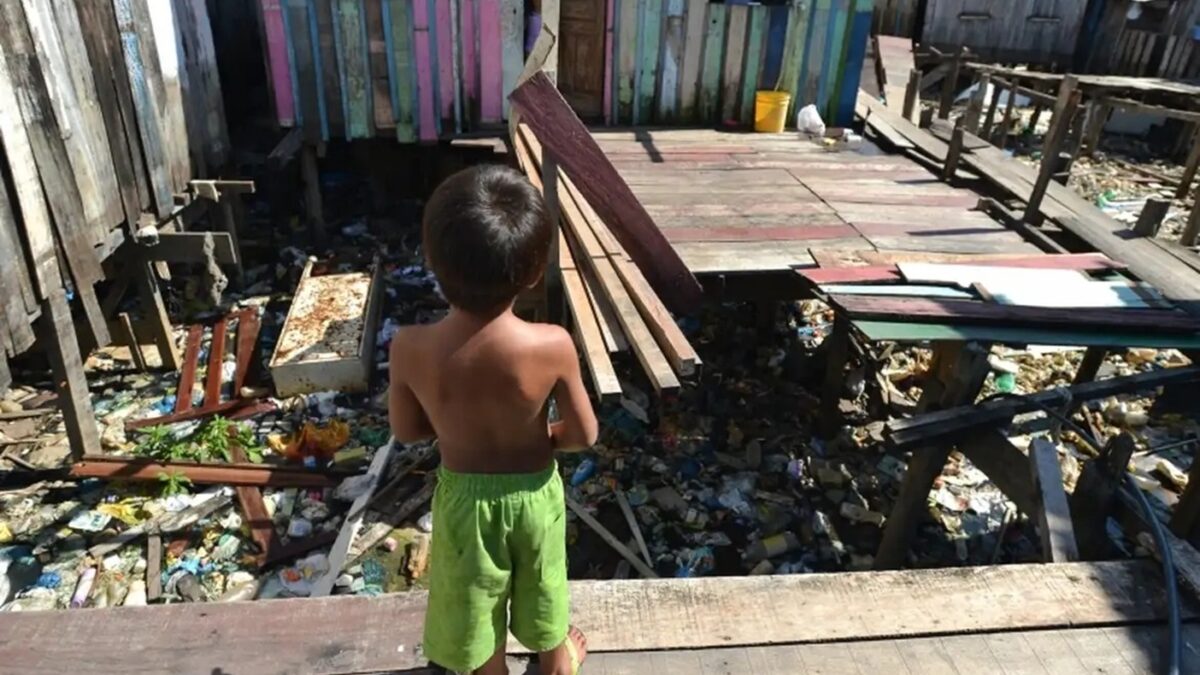 Miséria e pobreza no Brasil atingem o menor nível histórico IBGE expansão de programas sociais parcela de brasileiros miseráveis vai para 4,4%