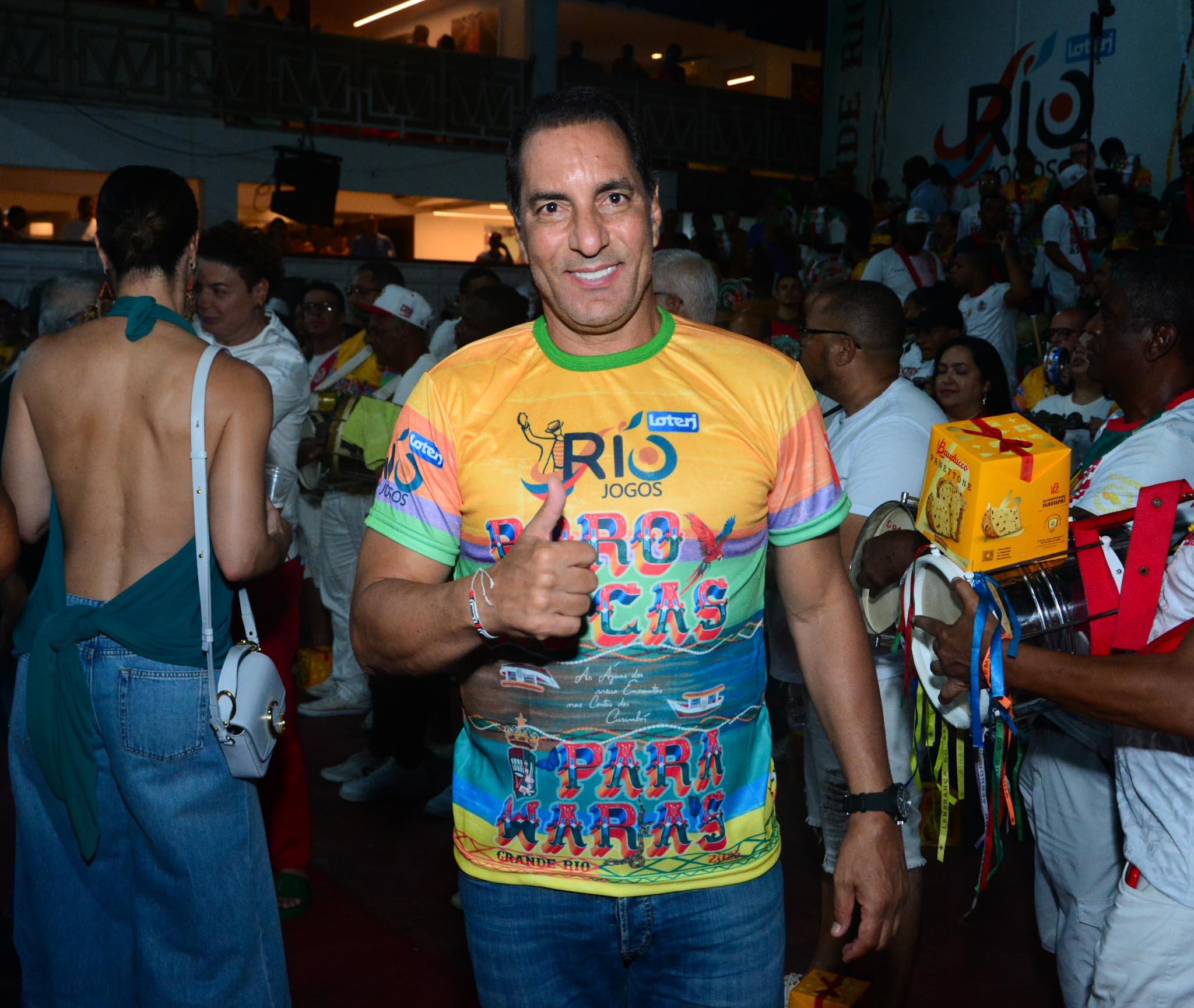 Mulher Melão, Paola Oliveira e David Brazil curtem ensaio da Grande Rio