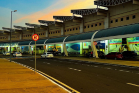 Imagem colorida mostra o aeroporto de Goiânia.