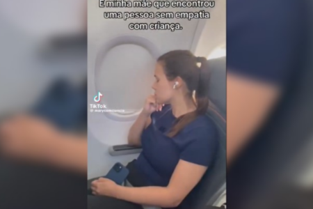 Mulher que se recusou a trocar de lugar com criança (Foto: Reprodução)