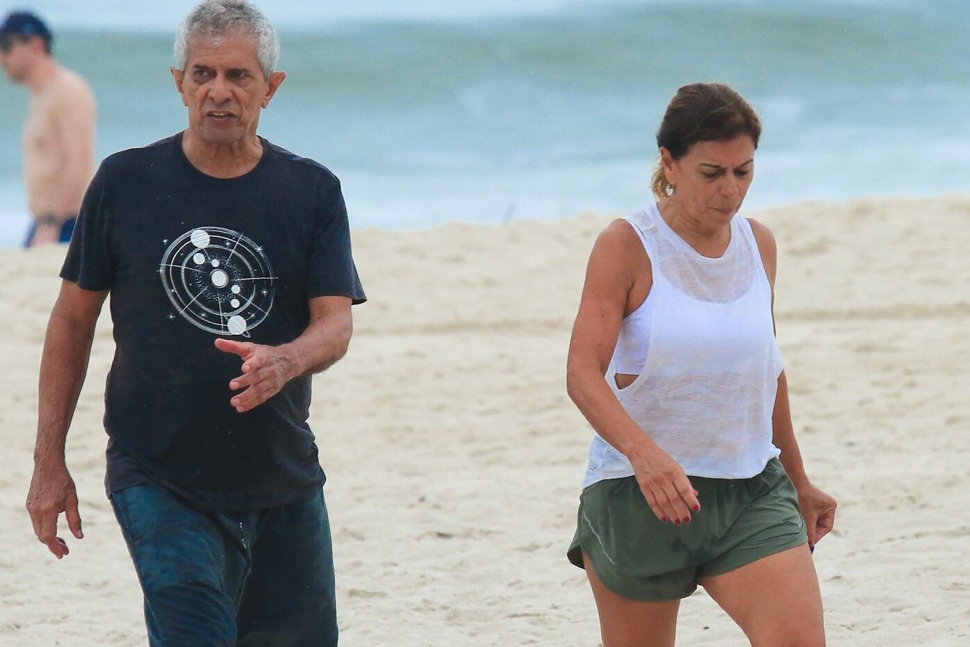 Miriam, mãe de Anitta, joga beach tennis (Foto: AgNews)