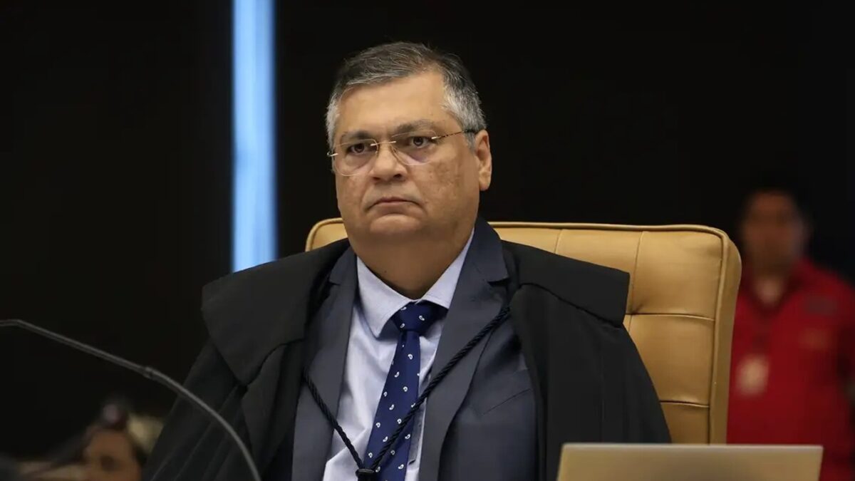 Dino suspende pagamento de R$ 4,2 bilhões em emendas e pede investigação da PF ministro do STF suspensão das comissões da Câmara