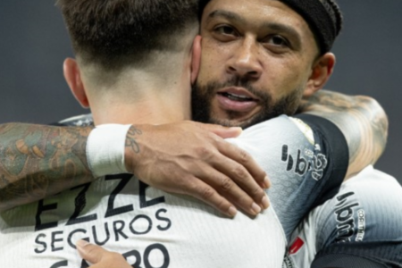 Memphis Depay e Rodrigo Garro, jogadores do Corinthians (Foto: Divulgação)