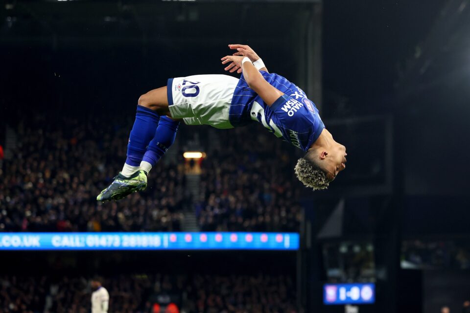 Hutchinson comemora gol do Ipswitch contra o Chelsea