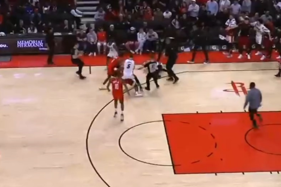 Briga no jogo entre Heat e Rockets na NBA (Foto: Reprodução)