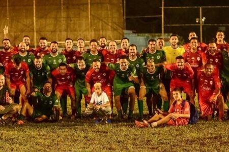 Ex-jogadores e músicos se unem em Goiânia para futebol beneficente