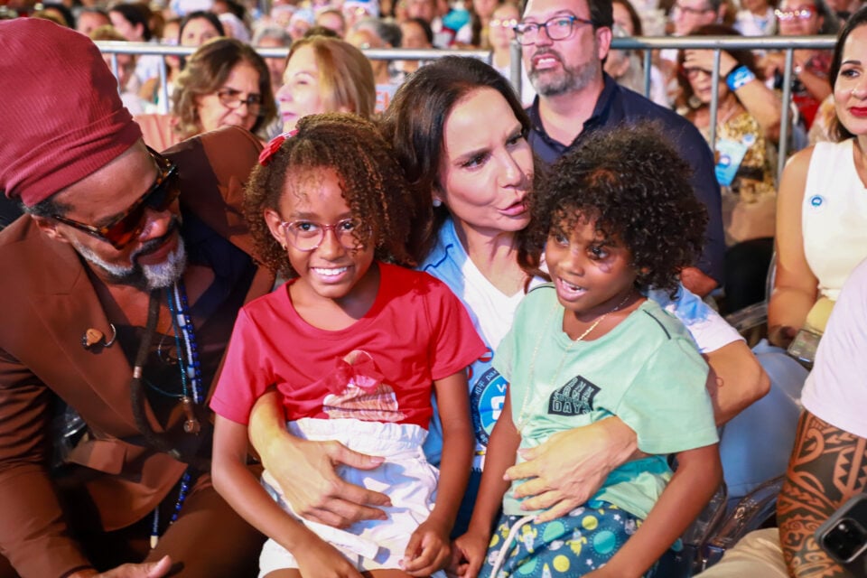 Ivete Sangalo é homenageada na Bahia (Foto: AgNews)