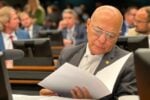 Professor Alcides comunica aos colaboradores o fim da carreira política
