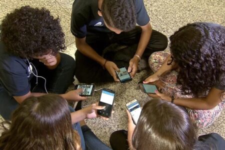 Proibição de celulares nas escolas é aprovada pelo Senado Federal Texto, agora, irá à sanção presidencial para aprovação